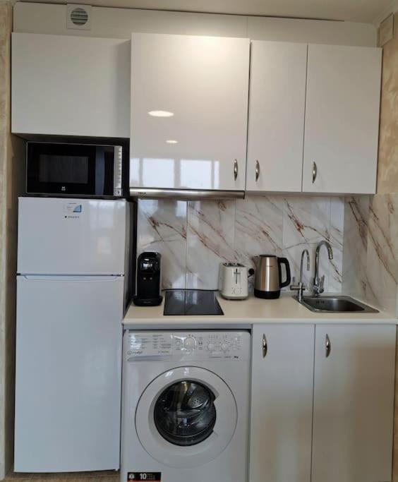 Cozy Studio With Sea View Apartment Бенидорм Екстериор снимка